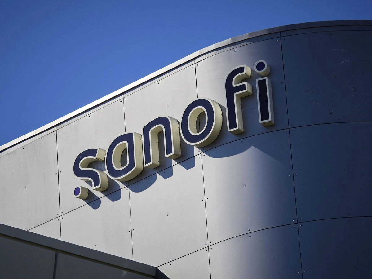 Esta foto muestra el logotipo del laboratorio Sanofi en Tours, Francia el 18 de marzo de 2025. Foto