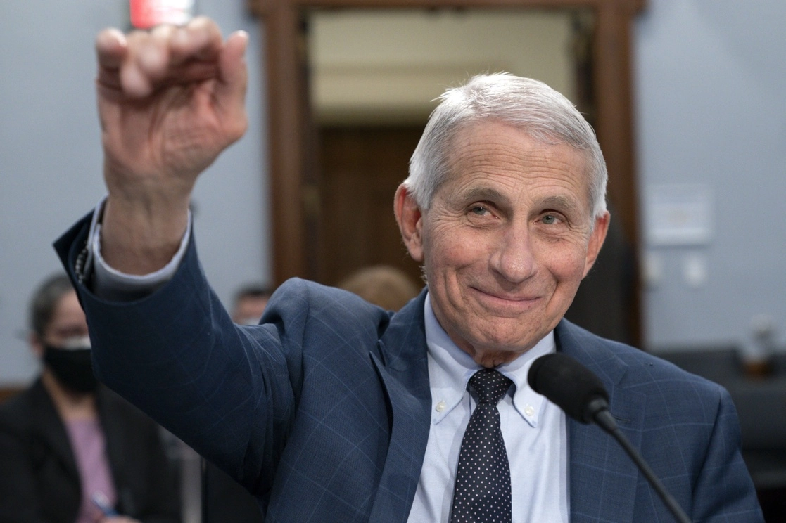 El inmunólogo estadunidense Anthony Fauci, principal asesor del presidente Joe Biden sobre covid-19, dejará su cargo en diciembre. Foto Ap / Archivo
