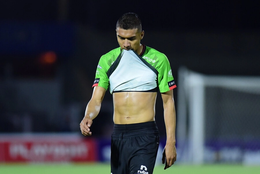 Luis López del FC Juárez reacciona al término del encuentro. Foto Jam Media