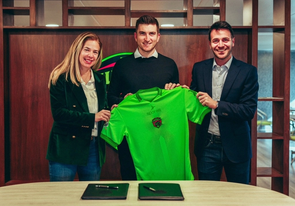 Varini también entrenó a los clubes uruguayos Atlético Rentistas y Defensor Sporting, equipo con el que logró la Copa AUF de Uruguay. En 2022 fue auxiliar técnico del uruguayo Paulo Pezzolano en el club brasileño Cruzeiro Esporte Clube, y en el Real Valladolid de la Liga de España en 2023. Foto @fcjuarezoficial 