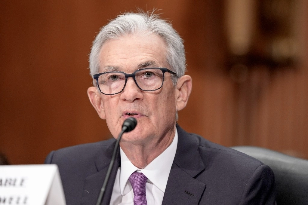 "Estamos esperando a tener más confianza en que la inflación se está moviendo de forma sostenible a 2 por ciento", dijo Powell ante la Comisión de Banca del Senado, el 7 de marzo de 2024. Foto Ap