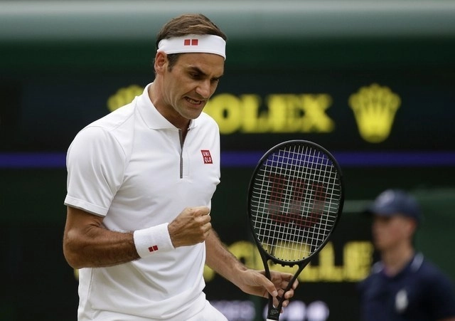 Federer se retiró del Masters de Cincinnati, lo que aumentó la preocupación por el estado físico del 20 veces campeón del Grand Slam y abrió una gran interrogante sobre si podrá jugar el Abierto de EU. Foto Ap / Archivo