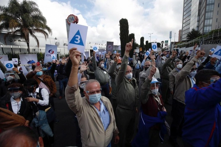 Un grupo de 555 socios de la Cooperativa Cruz Azul aprobaron "por mayoría" designar a Federico Sarabia como presidente del Consejo de Administración, así como a Alberto López como encargado del Consejo de Vigilancia. Foto Cristina Rodríguez