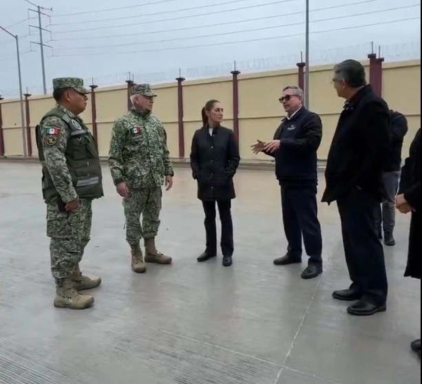 La mandataria Claudia Sheinbaum durante la visita de supervisión a las instalaciones de la ANAM en Nuevo Laredo, Tamaulipas. Foto @Claudiashein
