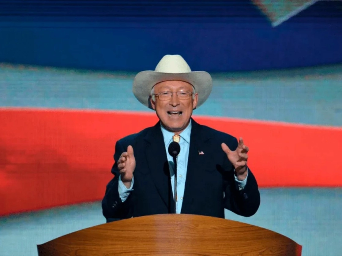 Kenneth Salazar, un veterano político de Colorado y ex integrante del gabinete de Barack Obama, fue postulado como embajador en México por el presidente estadunidense Joe Biden el pasado 15 de junio. Foto Afp / Archivo