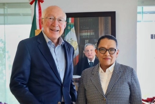 “Felicito a la secretaria @rosaicela_ por su designación. Hemos colaborado en la seguridad compartida de nuestras naciones y esperamos continuar con la colaboración como socios y respeto a nuestras soberanías en esta nueva encomienda”, escribió. 
Foto @rosaicela_ 