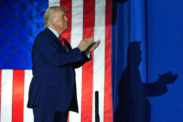 El presidente Donald Trump felicitó al primer ministro de Canadá, Mark Carney, después de su triunfo en las elecciones celebradas el lunes. Foto