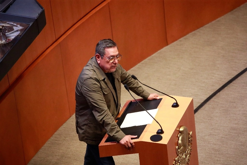 "Hay obispos que representan a Dios y al diablo”, dijo el senador morenista Félix Salgado Macedonio, al ser cuestionado sobre las revelaciones del clérigo de Chilpanchingo, Salvador Rangel, sobre un encuentro que sostuvo con dirigentes de organizaciones criminales, en busca de un acuerdo para frenar la violencia. Foto Luis Castillo / Archivo