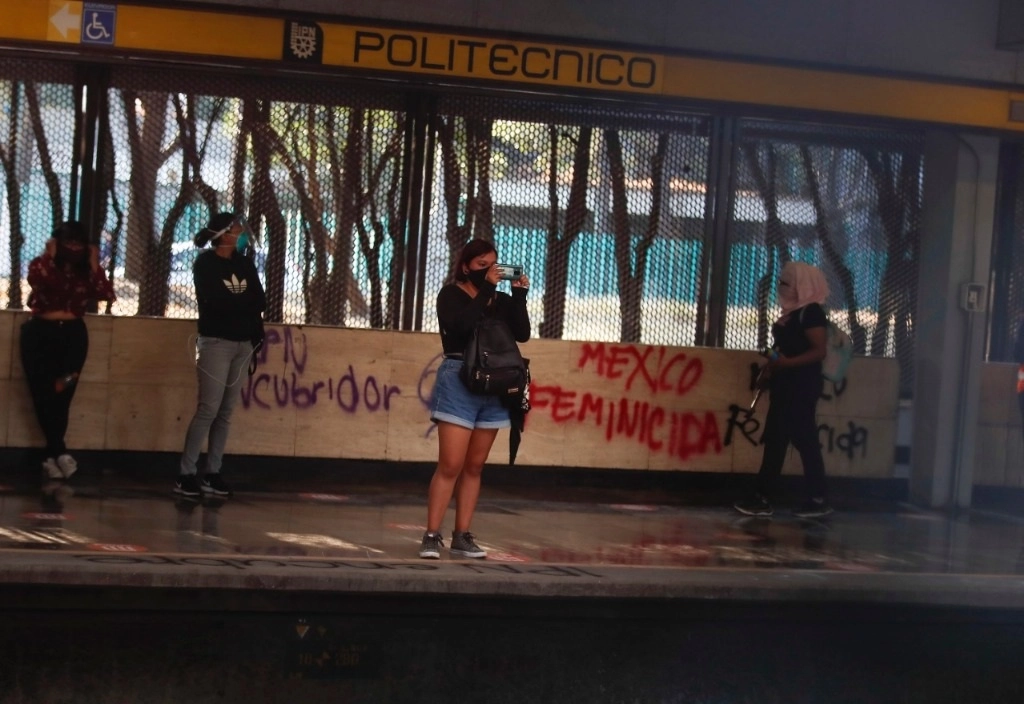 En el anden del Metro Politécnico. Foto Víctor Camacho/ La Jornada