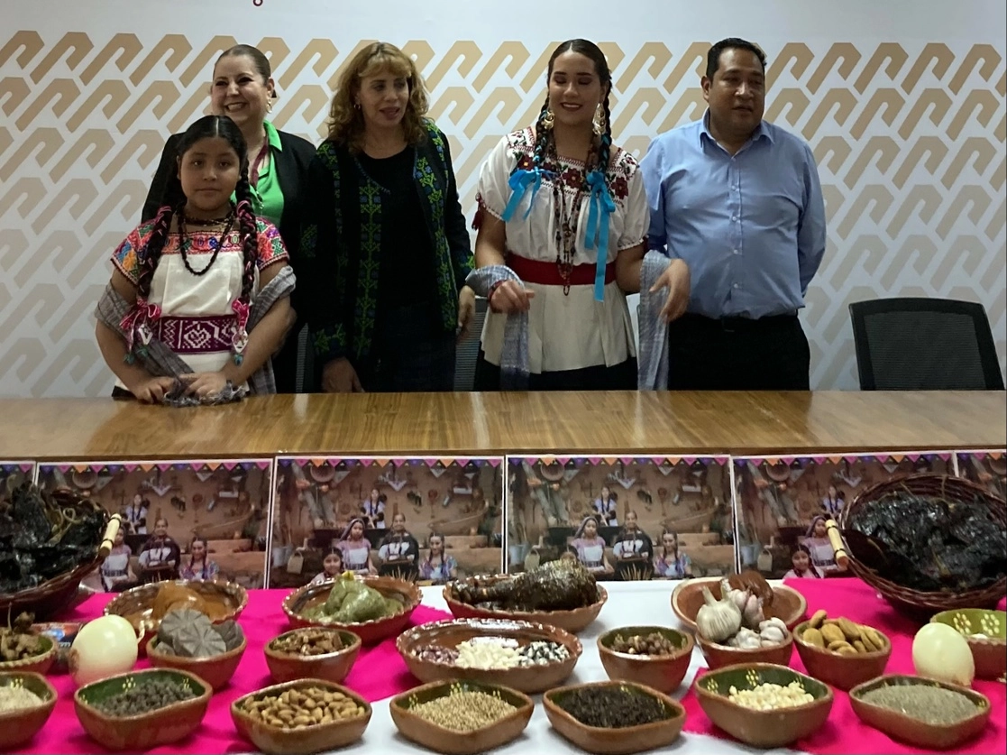 Anuncio de la Feria Nacional del Mole en San Pedro Atocpan, alcaldía de Milpa Alta. Foto ‘La Jornada’