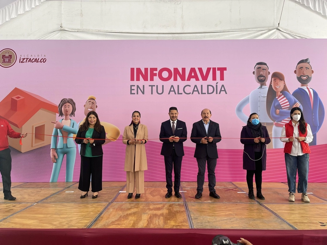 Autoridades de la alcaldía de Iztacalco inauguraron la feria de Infonavit para acercar opciones de vivienda. Foto @Paty_OrtizC