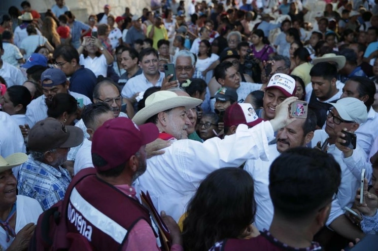 Gerardo Fernández Noroña en asamblea informativa en Papantla, Veracruz. Foto tomada de X @fernandeznorona