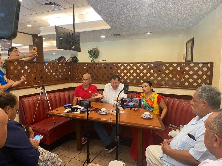 Fernández Noroña anunció en Cancún, Quintana Roo, que apoyará al ganador de la contienda “aunque sea a la mala”. Foto Patricia Vázquez