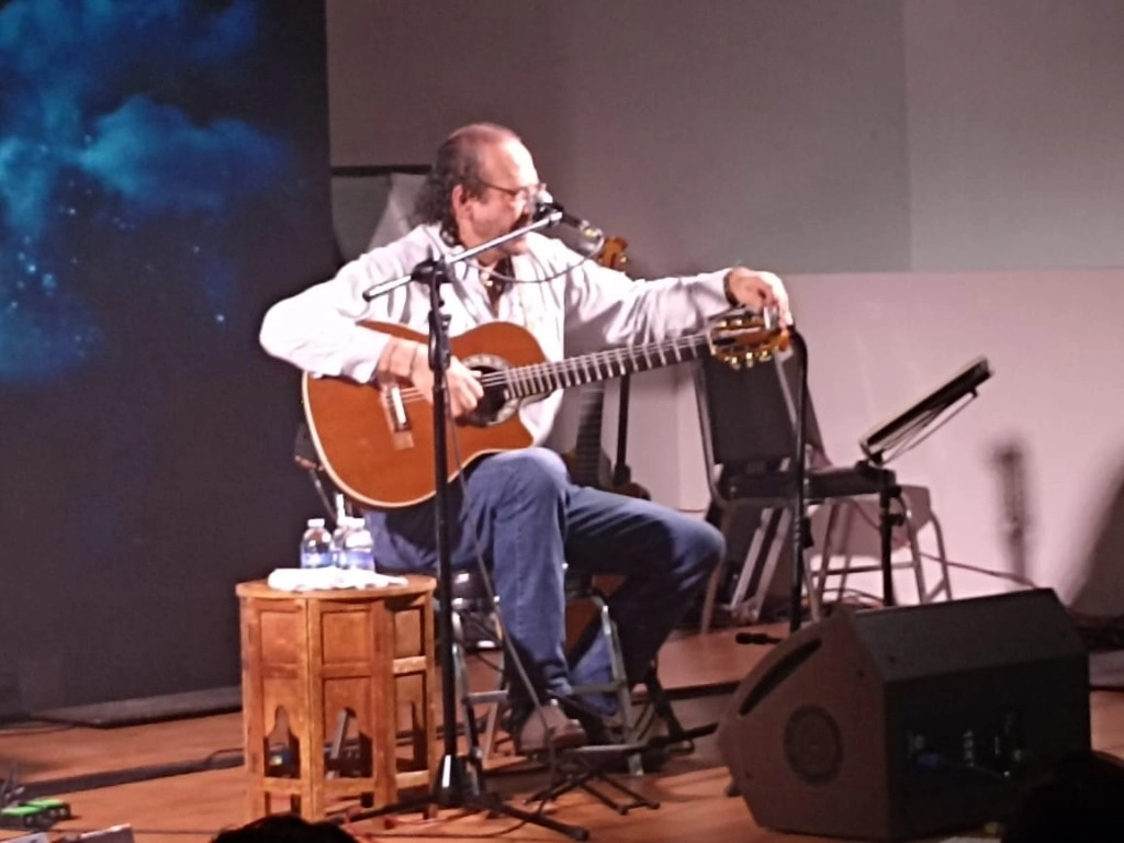 La segunda regidora del cabildo local, Teresa Garduño, recordó que en sus andanzas por la vida musical mexiquense, Fernando Delgadillo fue un invitado especial del poeta. Foto Silvia Chávez González