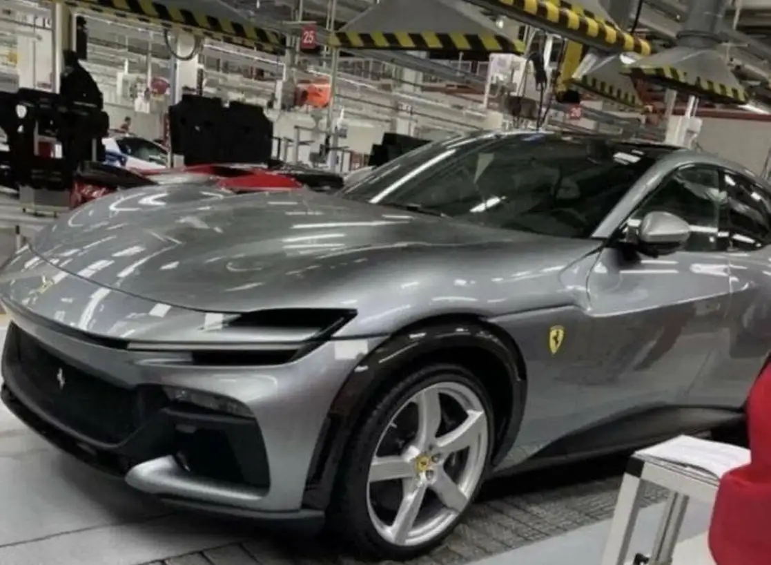 Con este modelo, Ferrari busca ampliar su participación y ventas en el exclusivo segmento de los SUV de lujo de altas prestaciones.
Fotos. Tiempo de Carrera.

