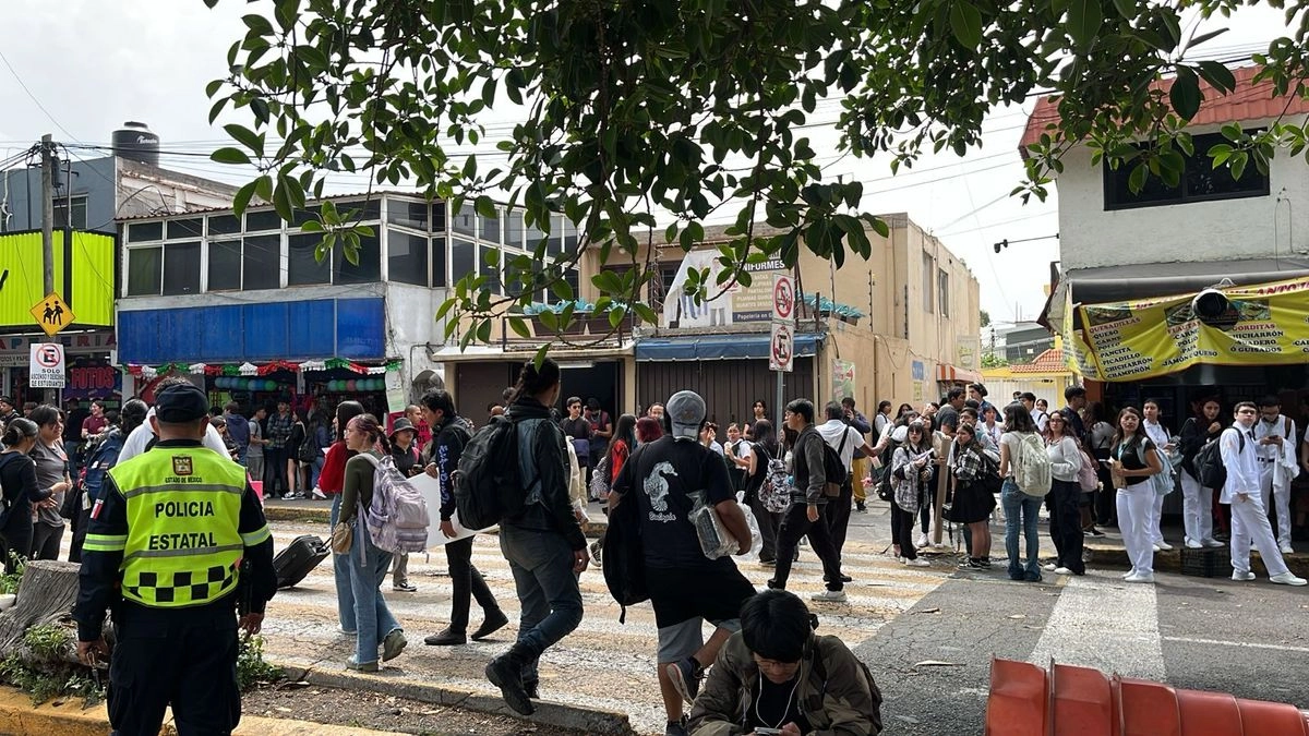 Apenas el 3 de octubre el mismo plantel fue desalojado por amenaza de tiroteo, lo que de igual manera activó el protocolo de seguridad y la comunidad universitaria fue desalojada de la institución; se destacó que se trató de una falsa alarma. Foto 