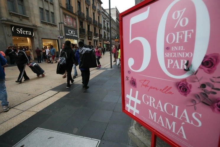 Promociones en tiendas del Centro Histórico por el 10 de mayo de 2023. Foto José Antonio López