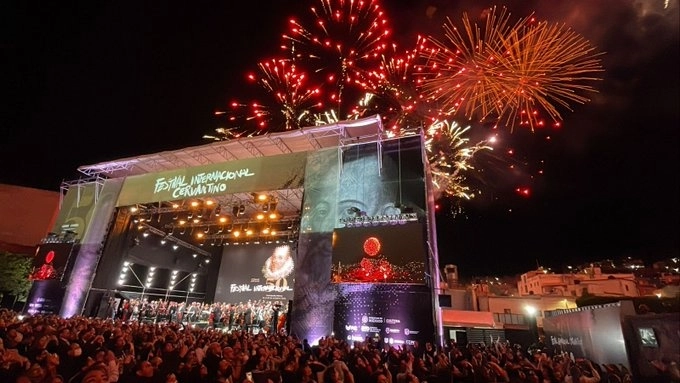 Recordó que el pronóstico era de 45 millones de pesos por semana, pero la proyección fue superada en los primeros siete días. Foto @cervantino