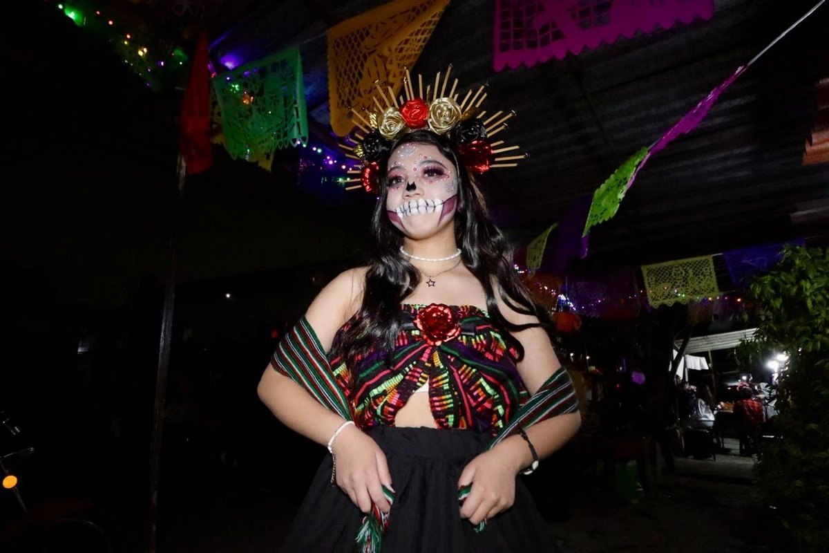 Este jueves 30 de octubre se realizará la Caravana de Catrinas y Catrines en la Zona Norte de Nezahualcóyotl. El recorrido iniciará a las 18 horas en Avenida Valle Alto y Avenida Valle de las Zapatas, y terminará en Hacienda de Solís y Rancho Seco, muy cerca de la FES Aragón. 