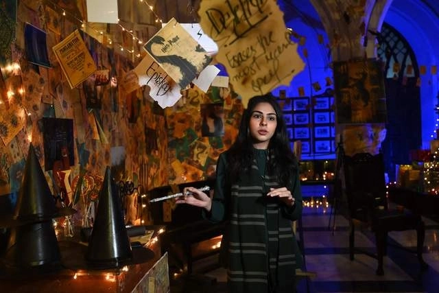 Estudiantes de Pakistán montaron  una ambientación de la Escuela de Hogwarts de la película Harry Potter. Foto Afp