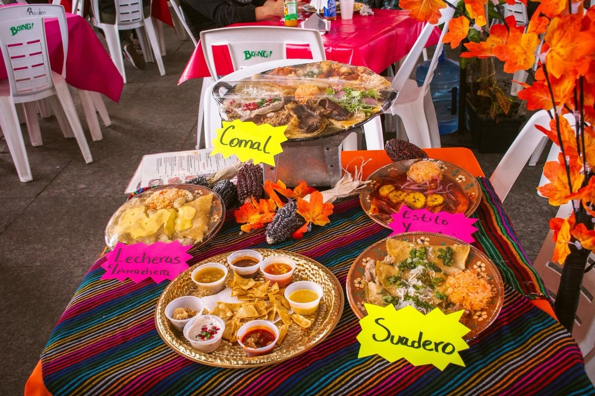 Cada restaurante montó vistosos displays con sus mejores enchiladas, pensadas a partir de lo que más pidiera la clientela o de las especialidades más populares. Foto