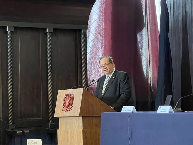 Egresadas y egresados de FFyL han llevado el humanismo a todos los rincones del país, resalta el rector Leonardo Lomelí. Foto UNAM
