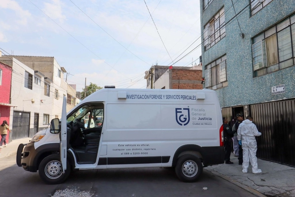 María José, de 17 años, fue asesinada por Miguel 'N', su vecino, quién además abusó sexualmente de ella. El presunto culpable entró al  departamento de la víctima, sin embargo, su madre regresó al domicilio y logró descubrir al asesino quien la hirió con un arma blanca, todo esto el pasado 16 de abril, en Iztacalco. Foto Cuartoscuro 