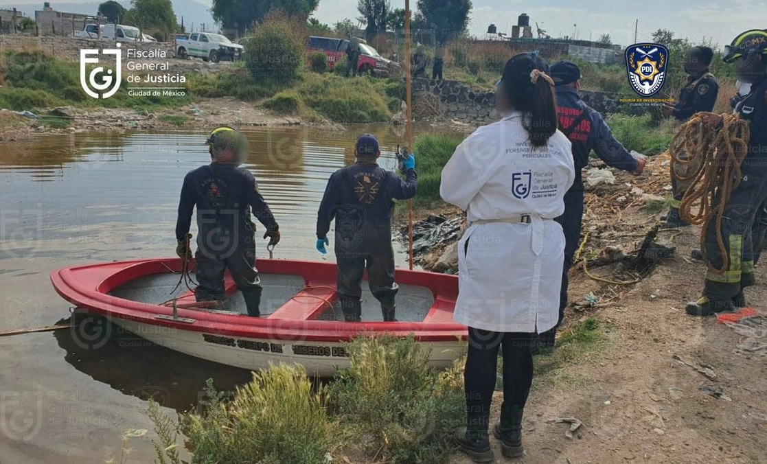 Un equipo multidisciplinario se desplazó a la avenida Las Bombas, donde ubicó el cuerpo de la víctima. Foto FGJCDMX