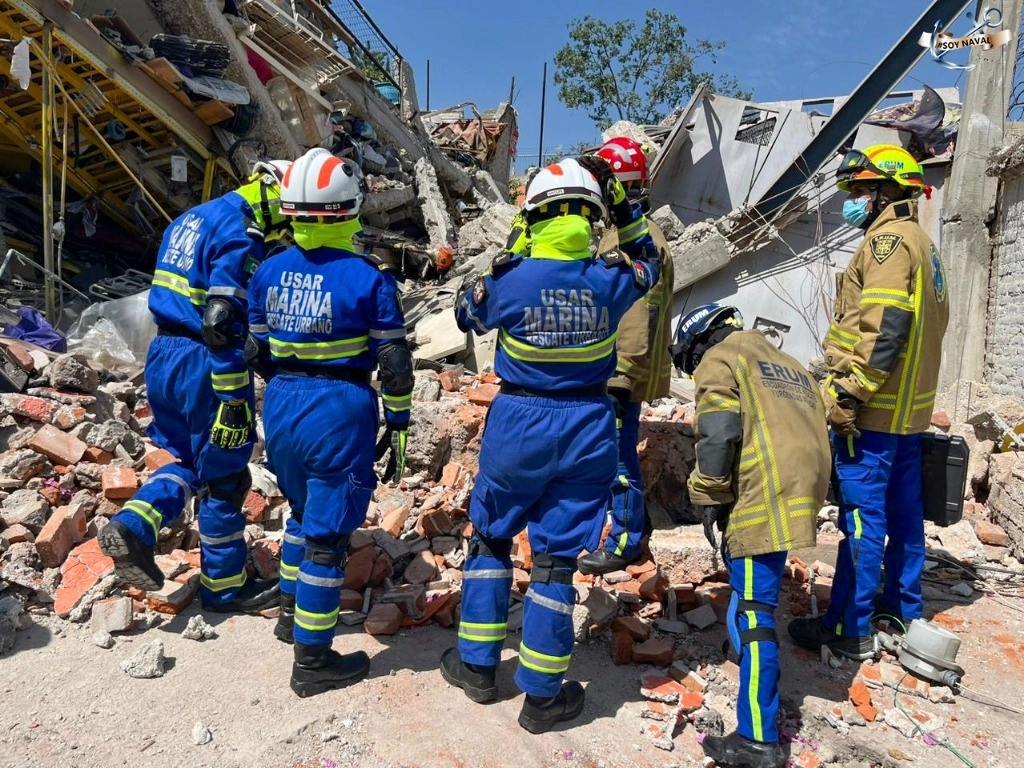 Mientras, células multidisciplinarias de la Coordinación General de Atención a Víctimas se desplazaron al lugar de los hechos. Foto @SEMAR_mx