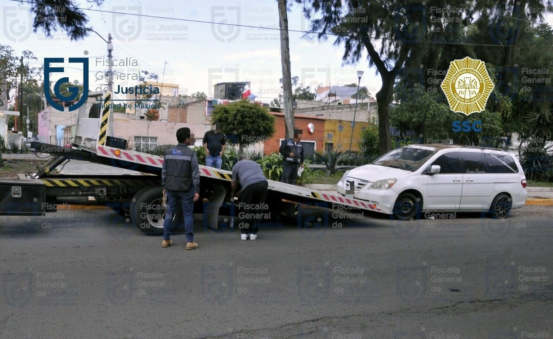 Los vehículos retirados en la colonia Ampliación del Gas están relacionados con investigaciones por delitos contra la salud. Foto cortesía FGJCDMX