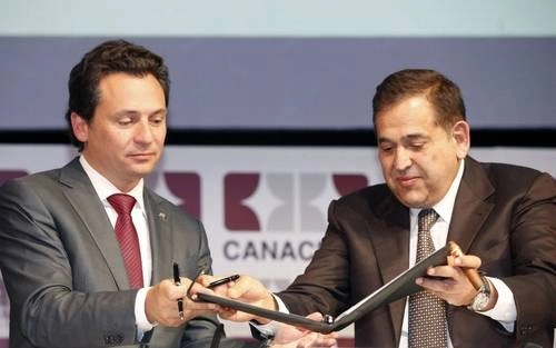 El ex director de Pemex Emilio Lozoya Austin y Alonso Ancira, dueño de Altos Hornos de México. Foto Notimex / Archivo