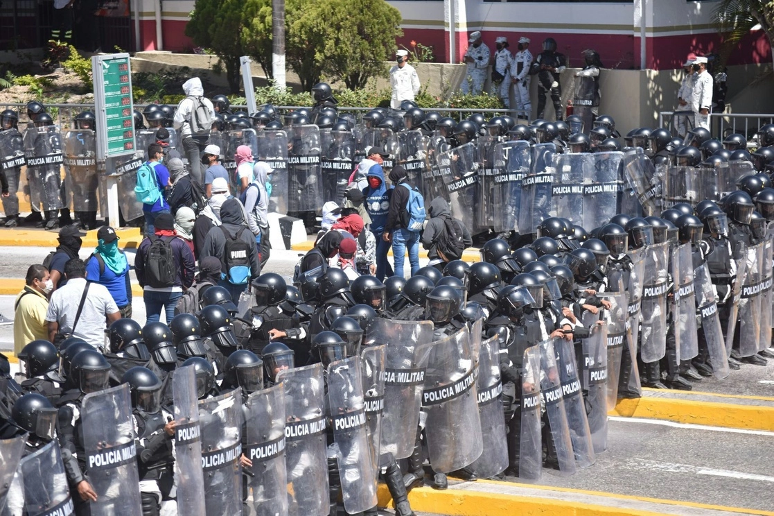 Protesta en caseta de la Autopista del Sol en febrero pasado. Foto Cuartoscuro