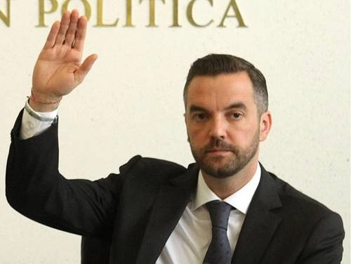 La FGR solicitó prisión preventiva oficiosa contra el ex senador panista Jorge Luis Lavalle, presunto responsable de los delitos de operaciones con recursos de procedencia ilícita, asociación delictuosa y cohecho. Foto María Luisa Severiano / Archivo 