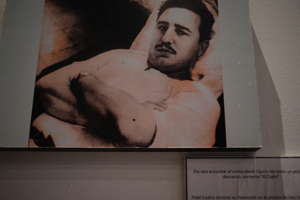 Imagen del comandante en la embajada de la isla en México. Foto María Luisa Severiano 