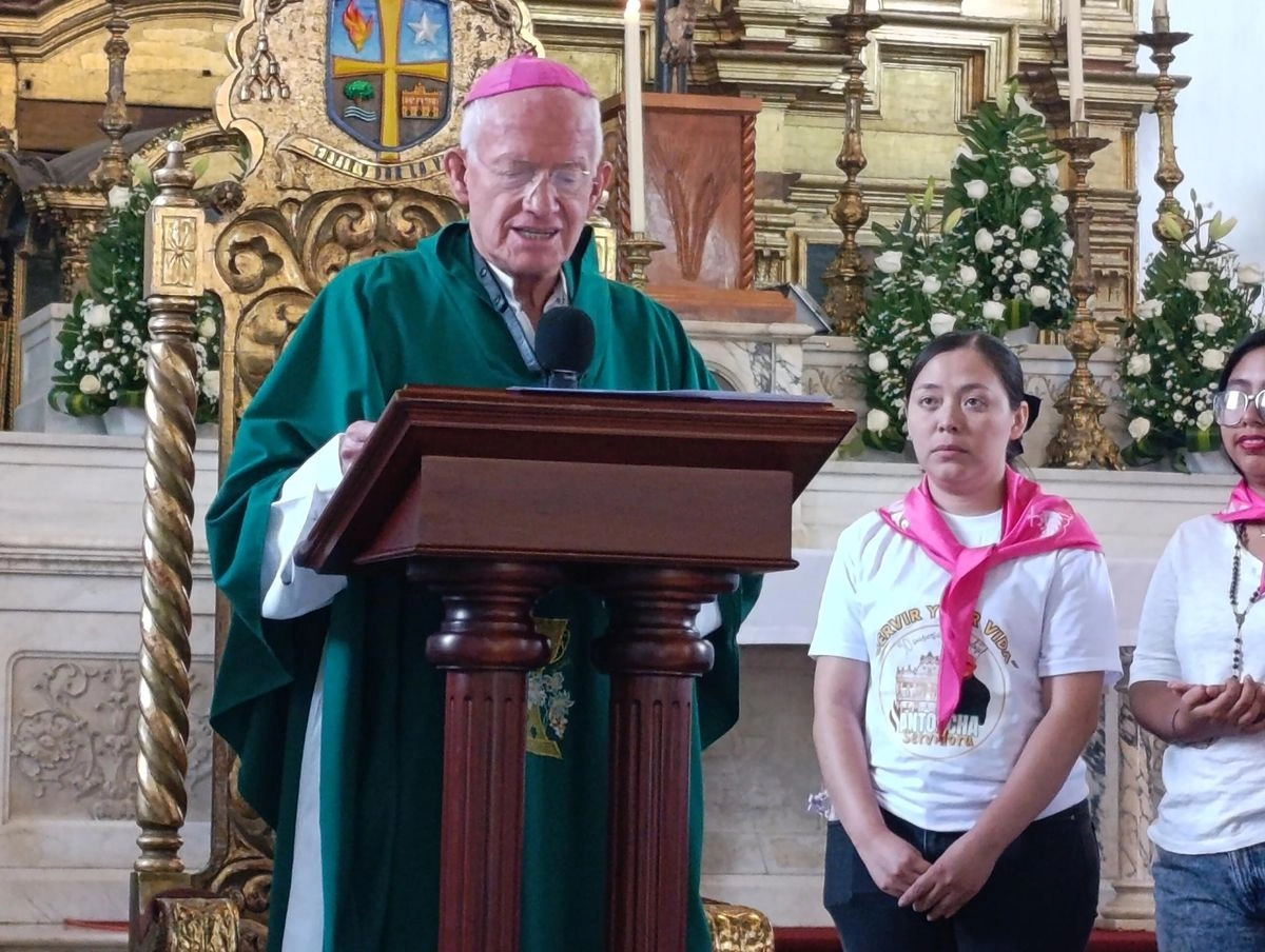Aguilar Martínez dijo que fue ordenado sacerdote el 25 de julio de 1975 en el Valle de Santiago, Guanajuato, su pueblo natal, entonces perteneciente a la arquidiócesis de Morelia, cuando tenía 23 años.