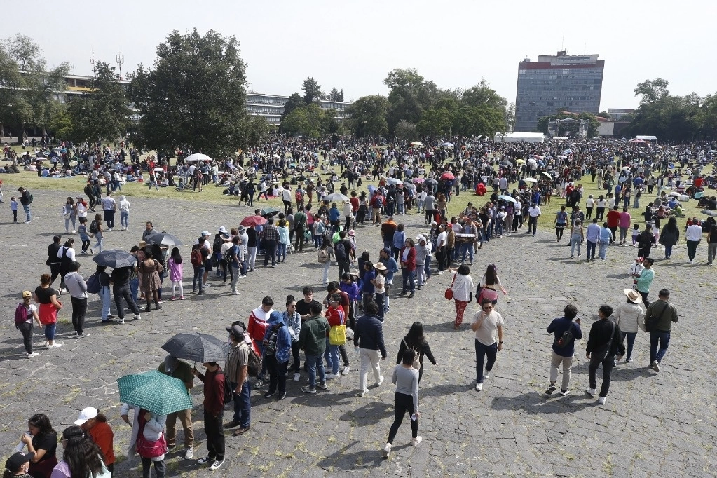 Miles de personas acudieron al evento convocado por la máxima casa de estudios. Foto José Antonio López




