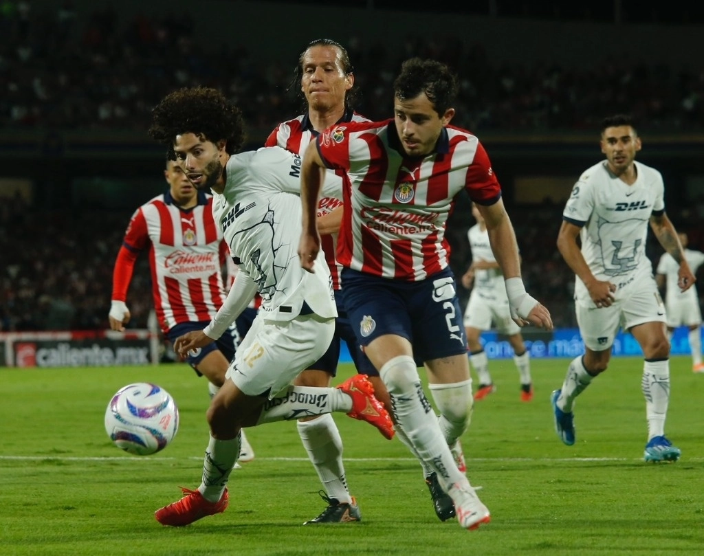  César ‘Chino’ Huerta (izquierda) y Alan Mozo (derecha) se enfrentaron a sus ex equipos. Foto María Luisa Severiano 

