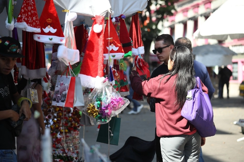 Compras navideñas. Foto Yazmín Ortega Cortés