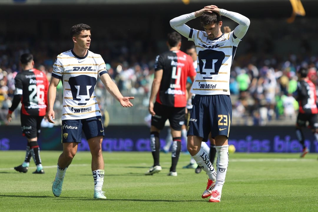 El futbolista de los Pumas, Ignacio Pussetto (der) durante un encuentro en imagen de archivo. Foto 