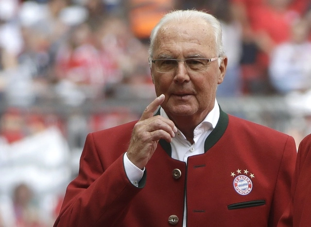 La FIFA anunció que Franz Beckenbauer no puede ser juzgado en la investigación abierta en 2016 sobre las condiciones de atribución de sede del Mundial de Alemania-2006 debido a que los hechos han prescrito. Foto Ap / Archivo