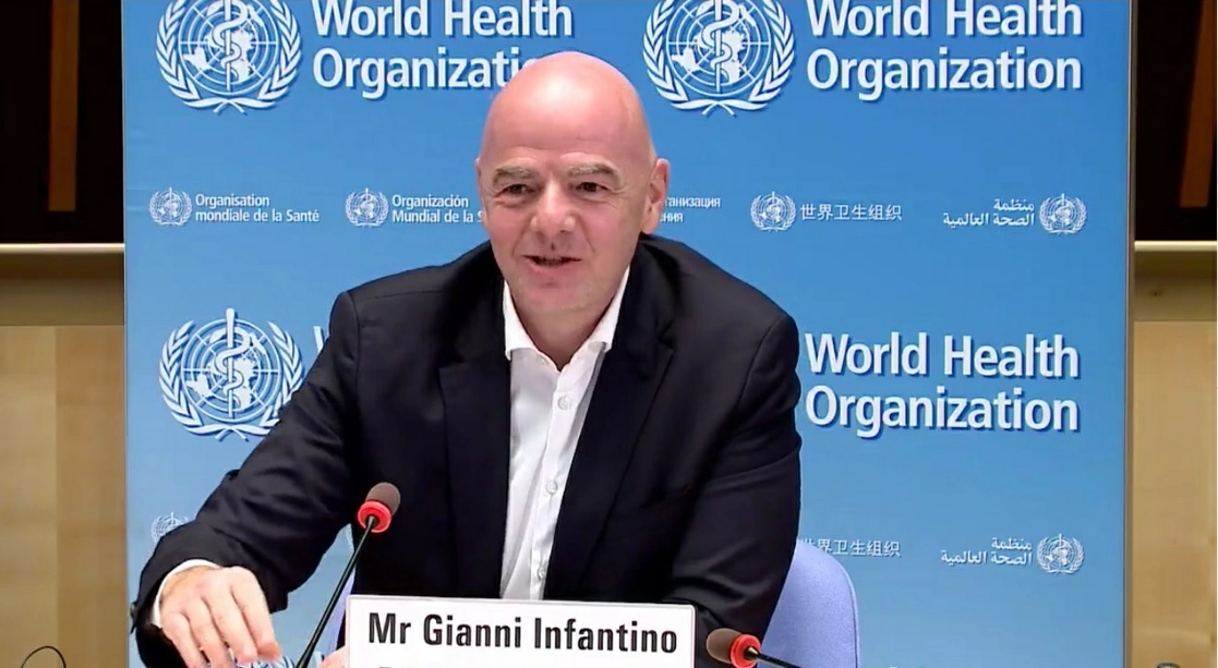 El presidente de la FIFA, Gianni Infantino, durante la conferencia encabezada por el secretario General de la OMS, Tedros Adhanom, el 1 de febrero de 2021. Foto tomada del Twitter de @WHO  