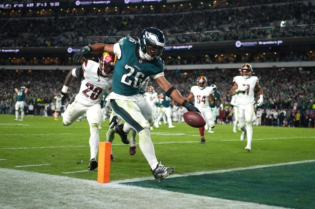 Saquon Barkley liquidó a los Commanders (7-4) con un acarreo de 39 yardas hasta la zona prometida. Foto Ap.