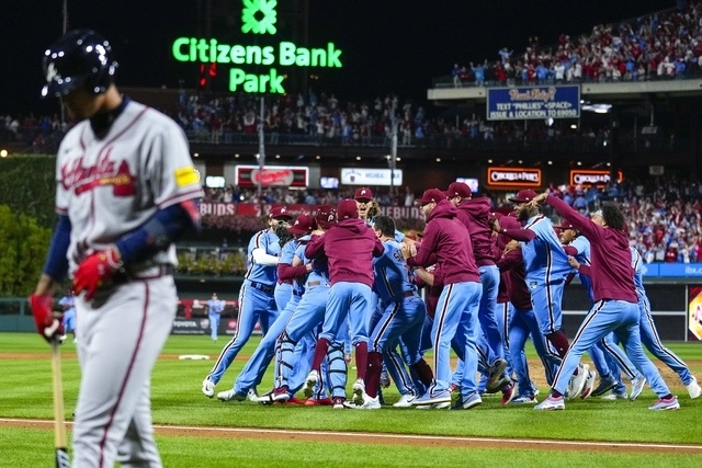 Empero fueron los Bravos los que movieron la registradora con un jonrón de Austin Riley en el cuarto capítulo para irse arriba 1x0. Foto Ap