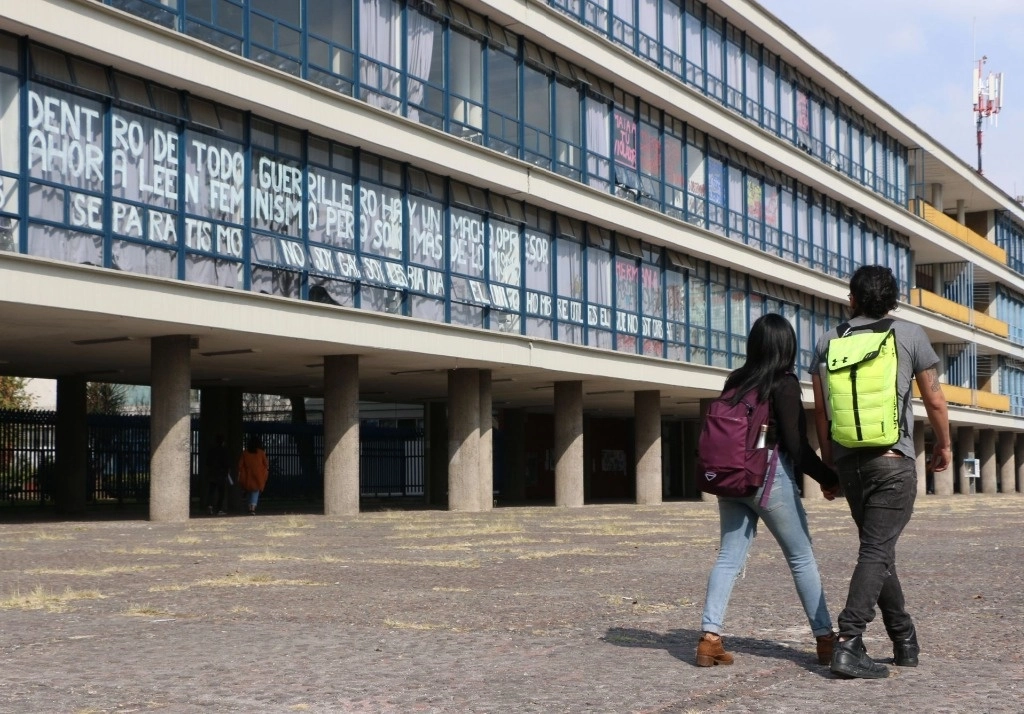 La Facultad de Filosofía y Letras alertó los riesgos de las actividades estudiantiles que se realizan durante la madrugada. Foto Cuartoscuro/Archivo