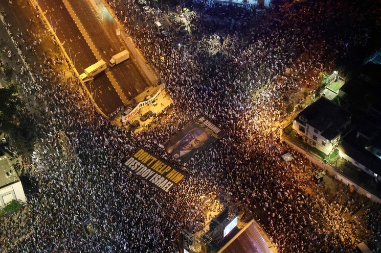 Decenas de miles salieron a las calles de Tel Aviv a protestar contra la reforma judicial del gobierno de Benjamin Netanyahu. Foto Afp