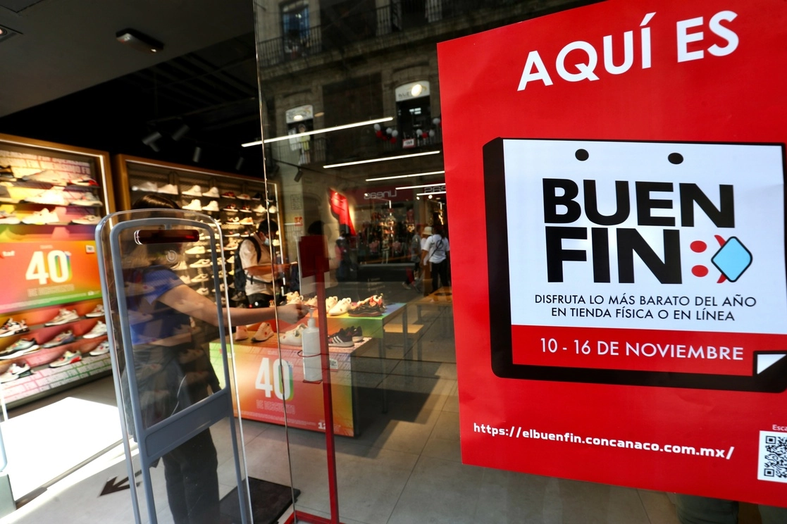 Comercios en la CDMX durante el segundo día de El Buen Fin. Foto Luis Castillo