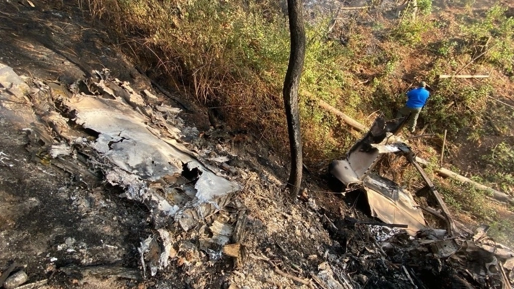 Una avioneta tipo Cessna 207 se desplomó la tarde del 22 de diciembre de 2024, en una zona boscosa de difícil acceso en el municipio de Quitupan, Jalisco. Foto La Jornada