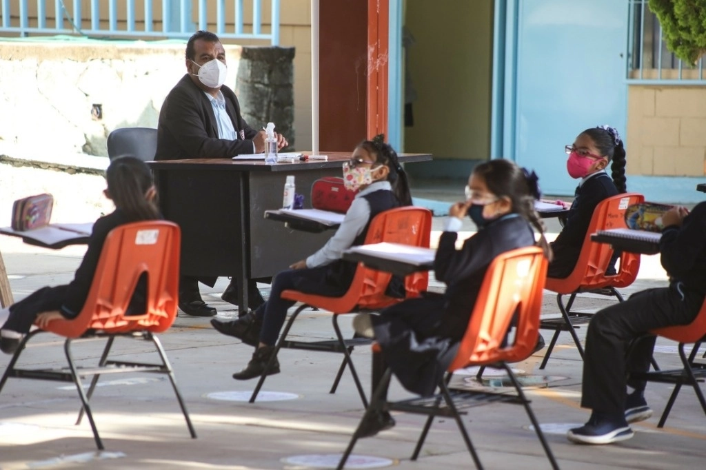 Clases en una escuela primaria de Oaxaca. Foto Jorge A. Pérez Alonso / Archivo