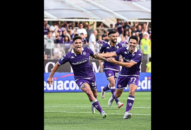 Fiorentina se llevó la victoria por 3-2 ante Atalanta, en el duelo jugado en el campo del estadio Artemio Franchi. Foto Tomada de X @acffiorentina