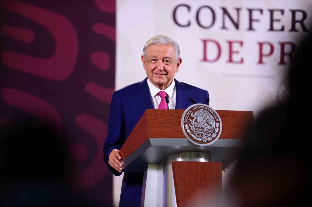 AMLO signs decree that creates the Welfare Pension Fund